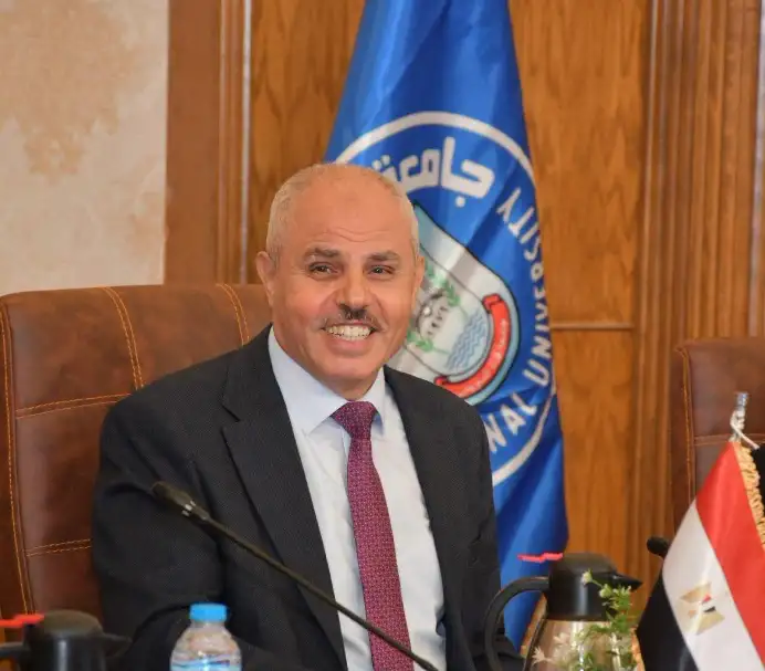 رئيس جامعة قناة السويس