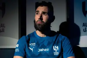 الهلال السعودي ينهي تعاقده مع كريم بنزيما بالتراضي
